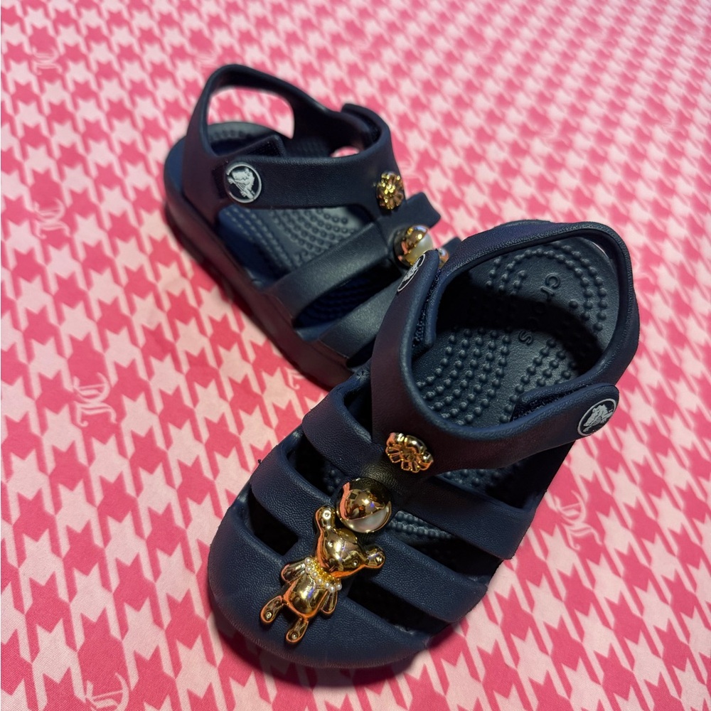 CROCS Navy Kids Sandals with Gold Bear Charms - Picture 3 of 5